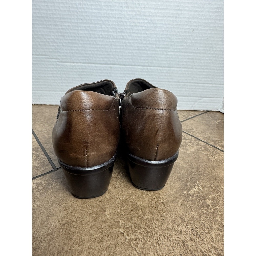 Clarks Boots Womens 9M Brown Ankle Booties Leather Heels Buckle Side Zip - Picture 5 of 9